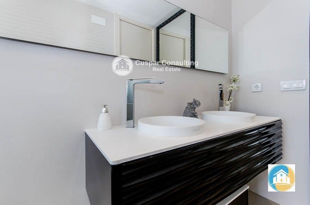 4 sovrum Villa till salu i Orihuela Costa med pool garage - 1 050 000 € (Ref: 8556015)