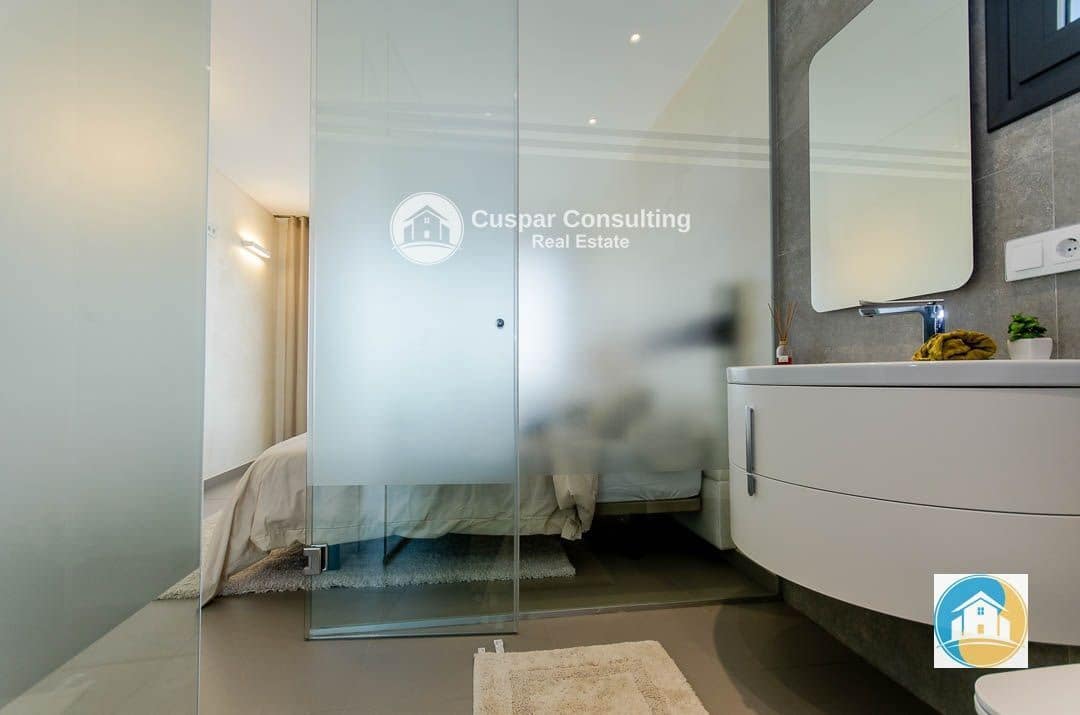 4 sovrum Villa till salu i Orihuela Costa med pool garage - 1 050 000 € (Ref: 8556015)