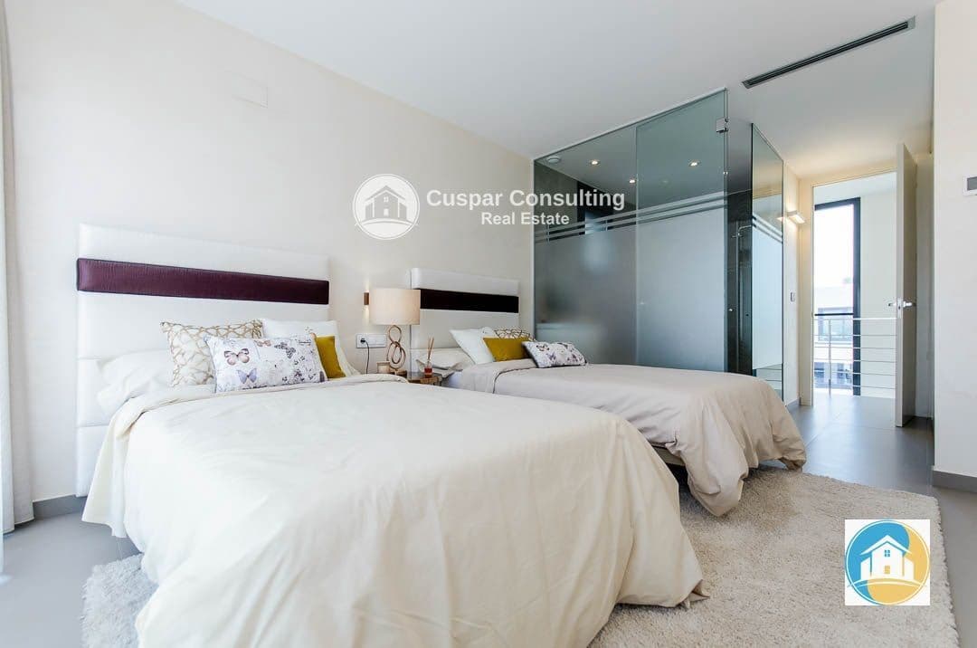 4 sovrum Villa till salu i Orihuela Costa med pool garage - 1 050 000 € (Ref: 8556015)