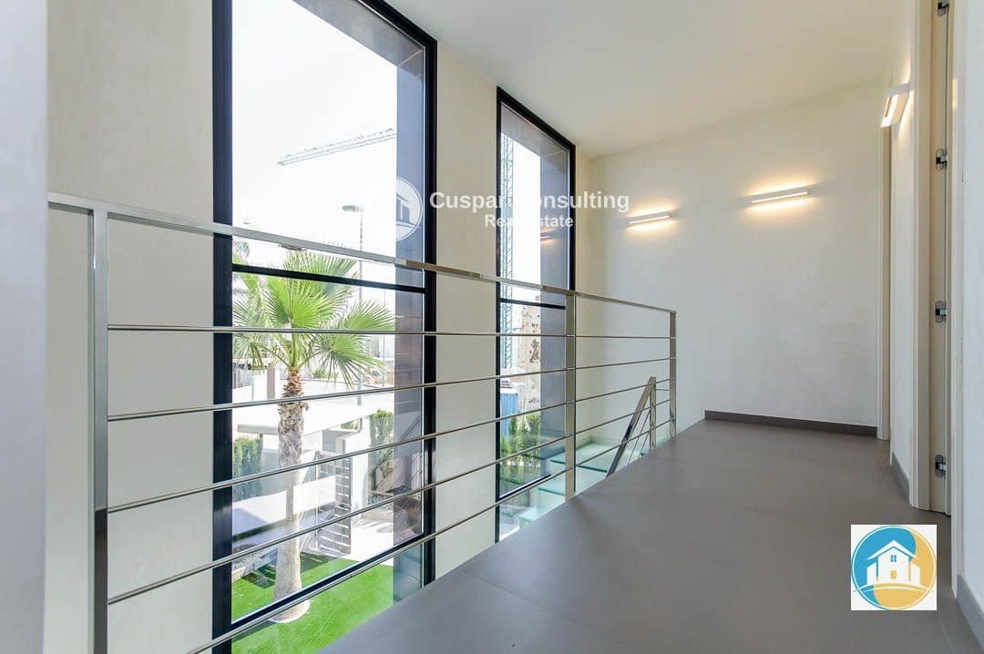 4 sovrum Villa till salu i Orihuela Costa med pool garage - 1 050 000 € (Ref: 8556015)