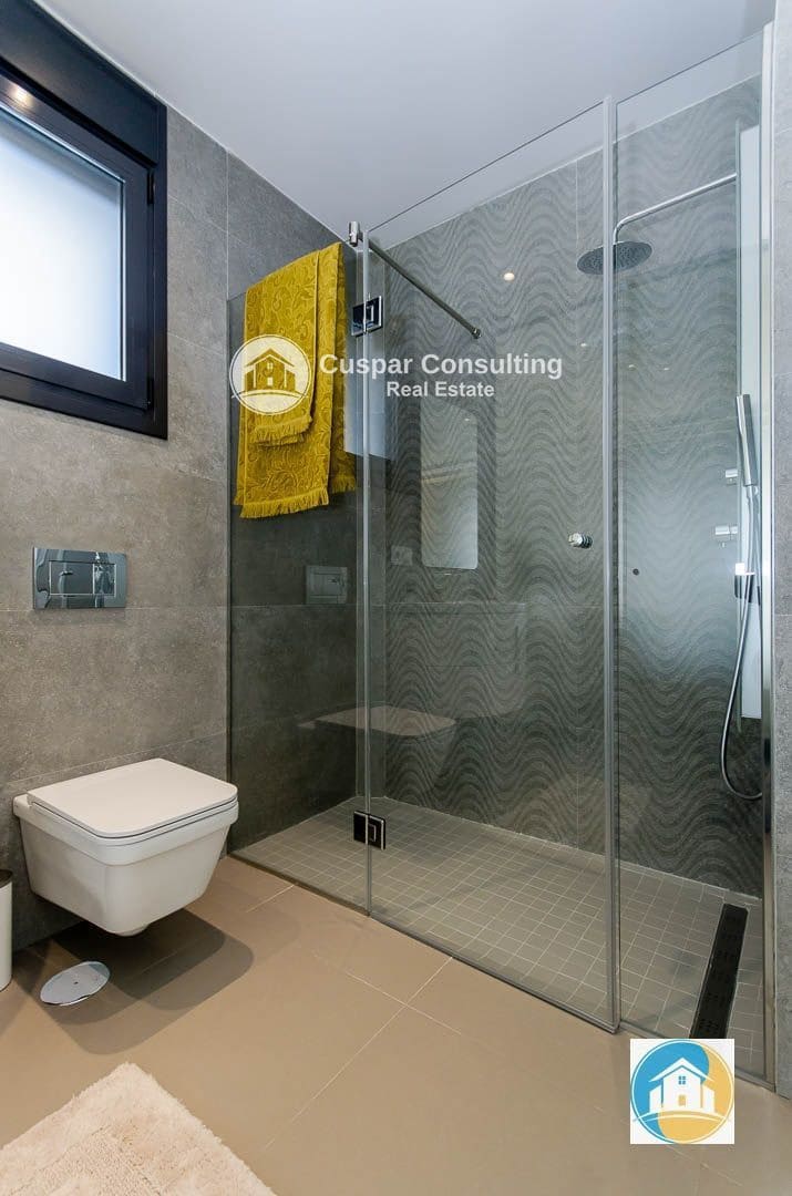 4 sovrum Villa till salu i Orihuela Costa med pool garage - 1 050 000 € (Ref: 8556015)