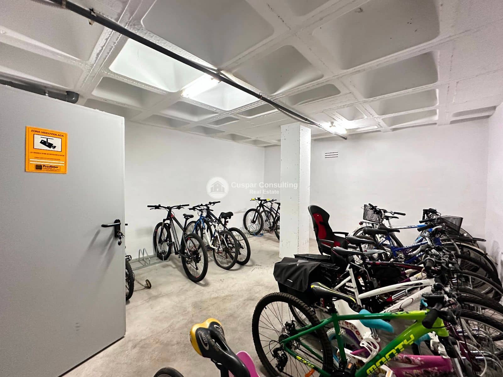 2 soveværelse Lejlighed til salg i Los Cuarteros med swimmingpool garage - € 208.000 (Ref: 8603186)