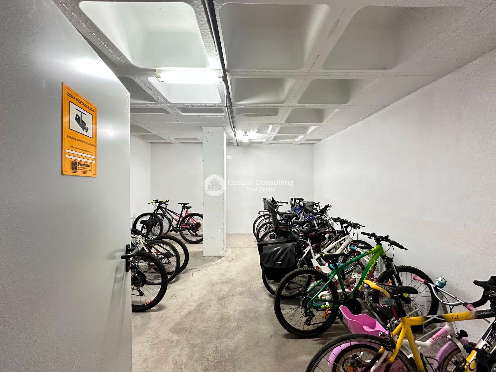 2 soveværelse Lejlighed til salg i Los Cuarteros med swimmingpool garage - € 208.000 (Ref: 8603186)