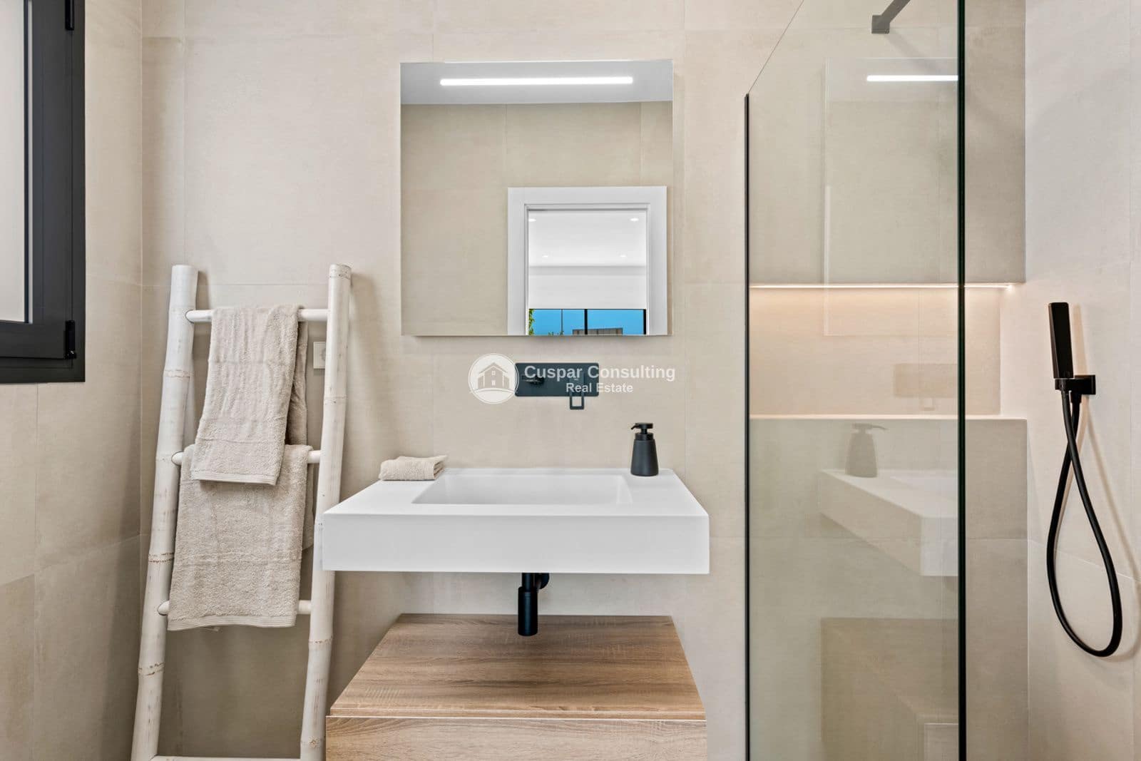 3 slaapkamer Villa te koop in Los Alcazares met zwembad garage - € 749.900 (Ref: 8604976)