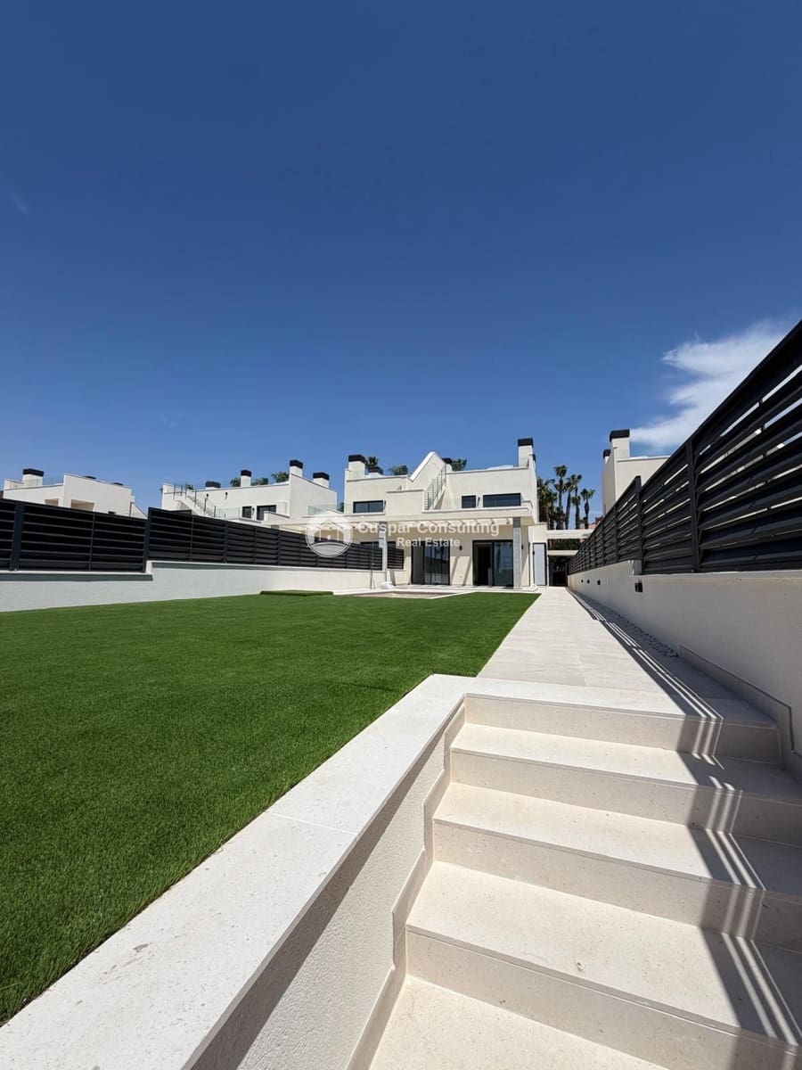 3 slaapkamer Villa te koop in Los Alcazares met zwembad garage - € 1.390.000 (Ref: 8626210)