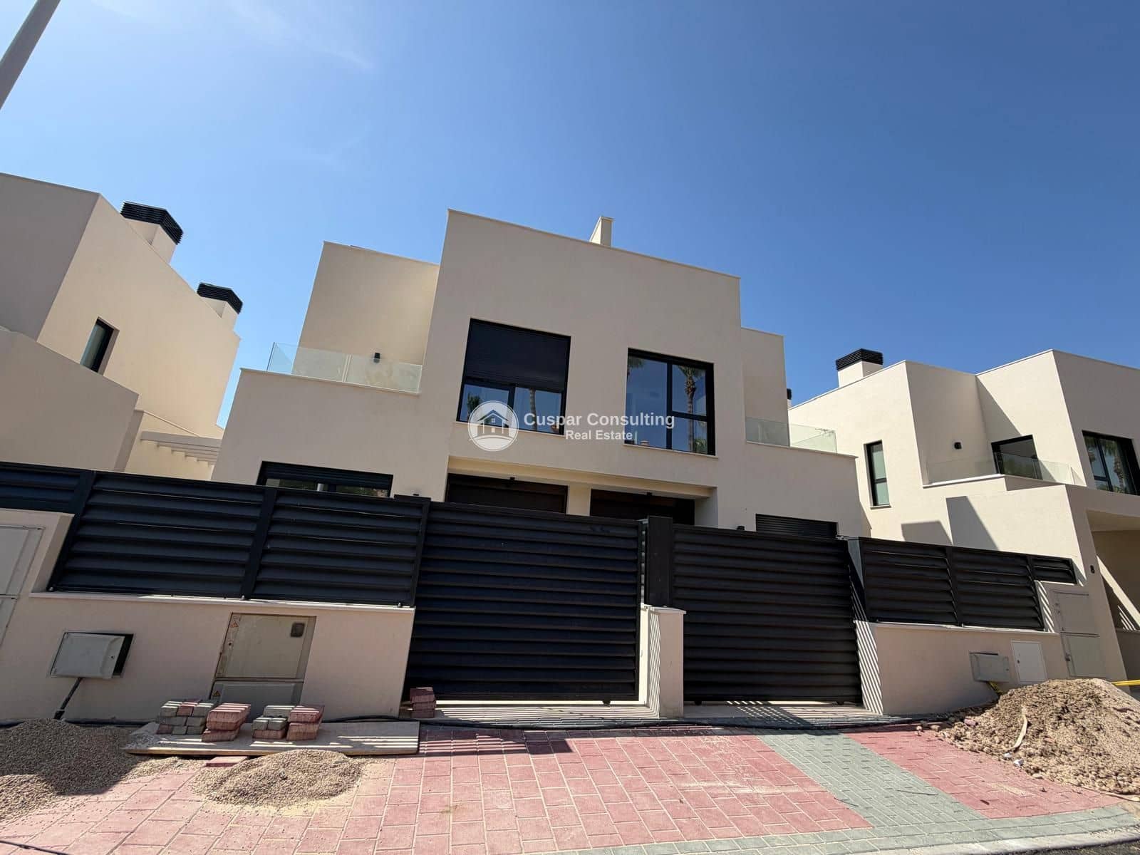3 slaapkamer Villa te koop in Los Alcazares met zwembad garage - € 1.390.000 (Ref: 8626210)