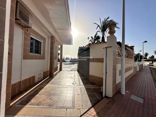 4 soverom Villa til salgs i La Manga del Mar Menor med garasje - € 495 000 (Ref: 8653521)