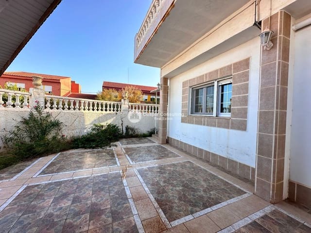 4 soverom Villa til salgs i La Manga del Mar Menor med garasje - € 495 000 (Ref: 8653521)
