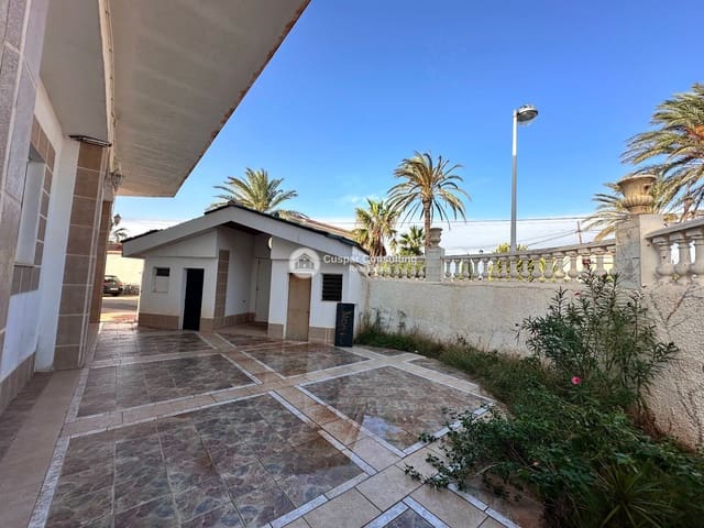 4 soverom Villa til salgs i La Manga del Mar Menor med garasje - € 495 000 (Ref: 8653521)
