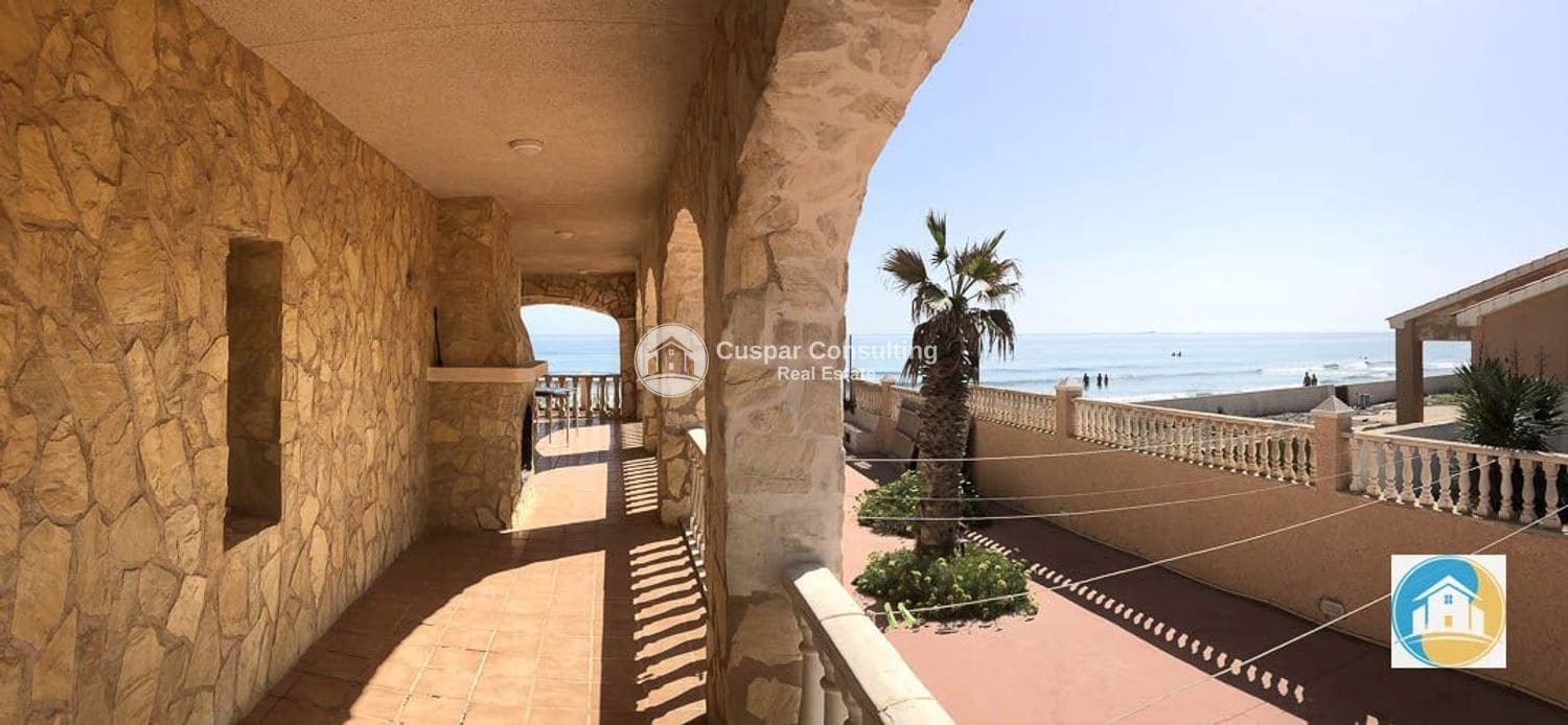 5 Zimmer Villa zu verkaufen in La Manga del Mar Menor mit Pool Garage - 735.000 € (Ref: 8737035)