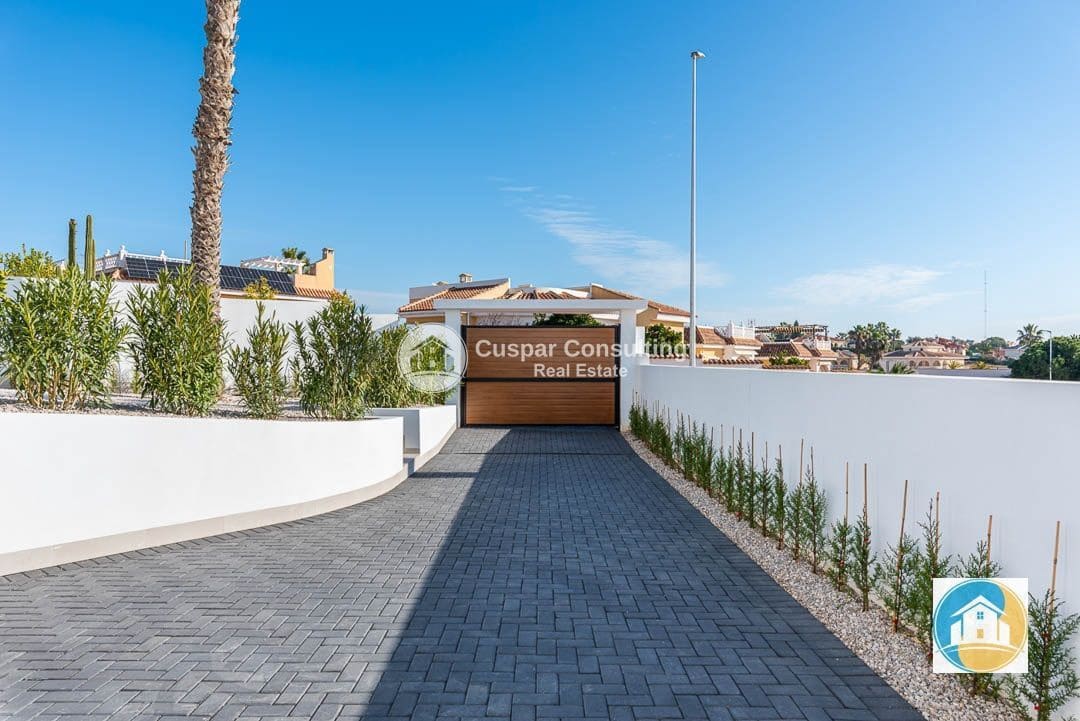 4 camera da letto Villa in vendita in Ciudad Quesada con piscina garage - 975.693 € (Rif: 8887065)