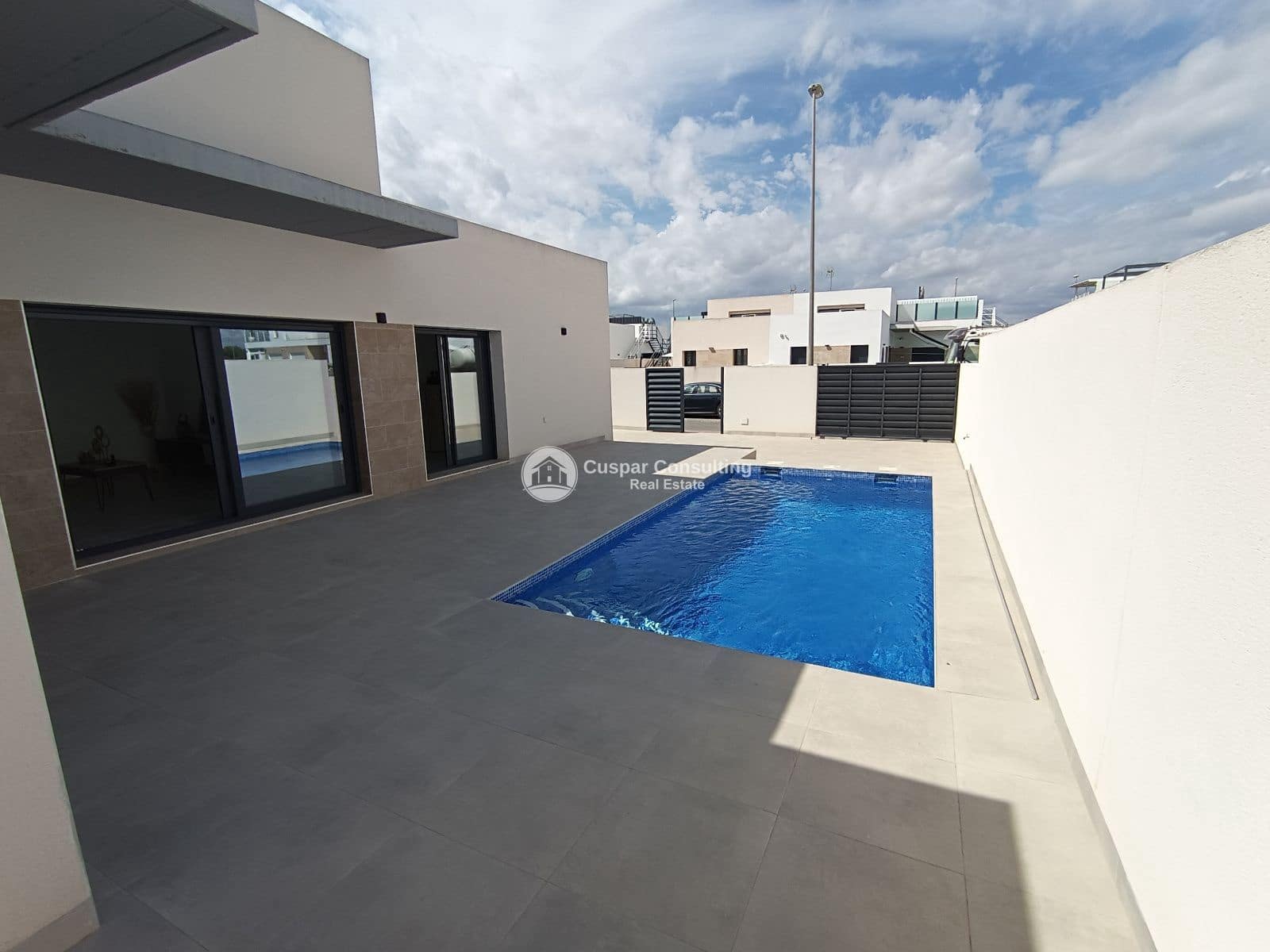 3 makuuhuone Huvila myytävänä paikassa Daya Nueva mukana uima-altaan 
autotalli - 322 000 € (Ref: 8917554)