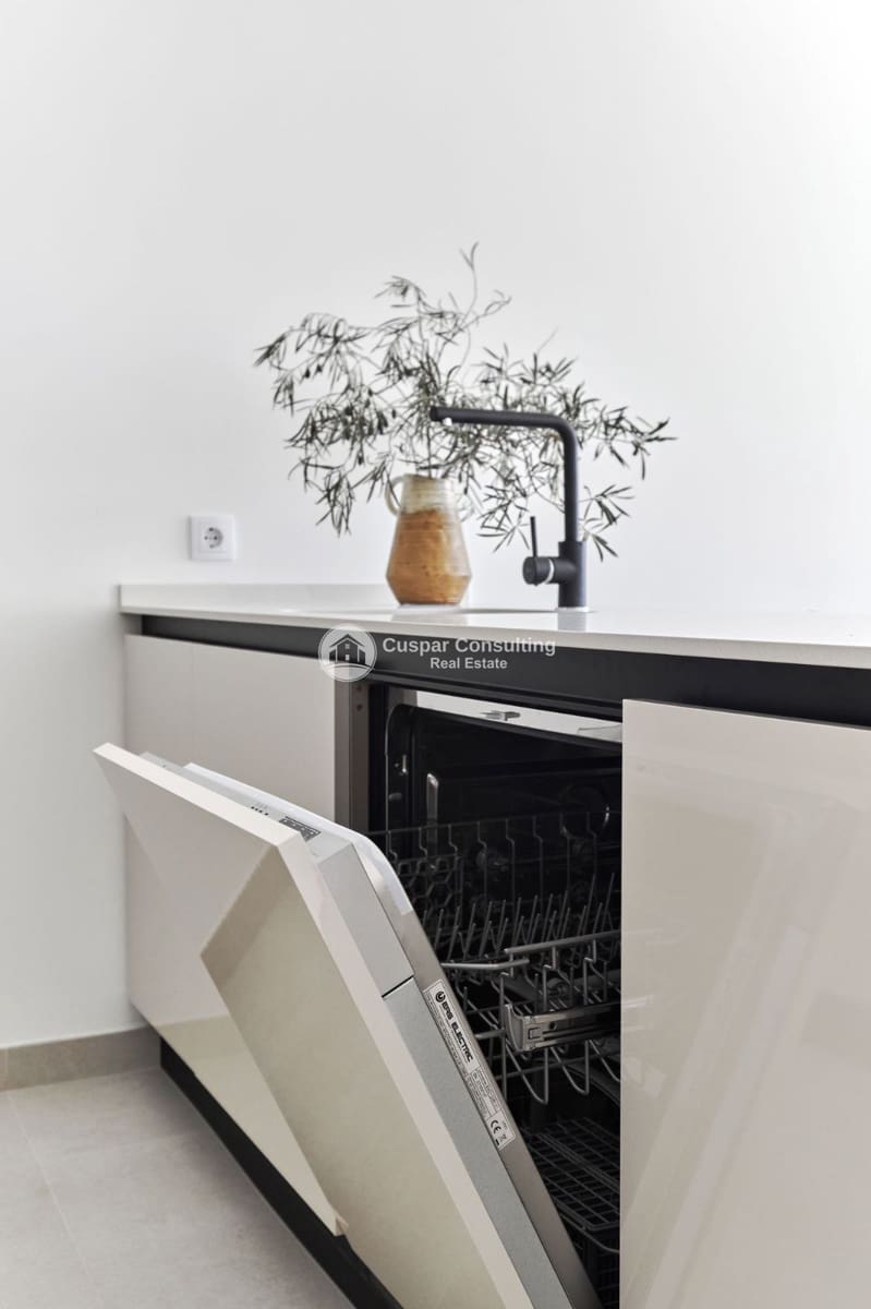 2 soverom Leilighet til salgs i Torrevieja med svømmebasseng garasje - € 330 000 (Ref: 9030927)