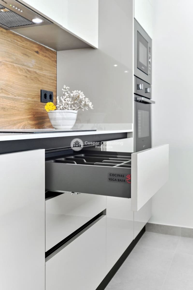 2 soverom Leilighet til salgs i Torrevieja med svømmebasseng garasje - € 330 000 (Ref: 9030927)