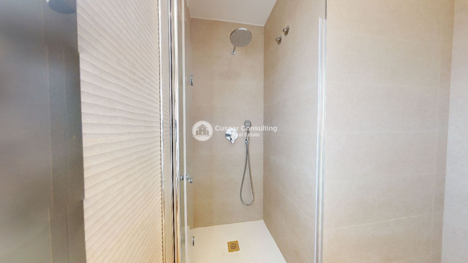 2 soverom Leilighet til salgs i Torrevieja med svømmebasseng garasje - € 279 000 (Ref: 9164377)