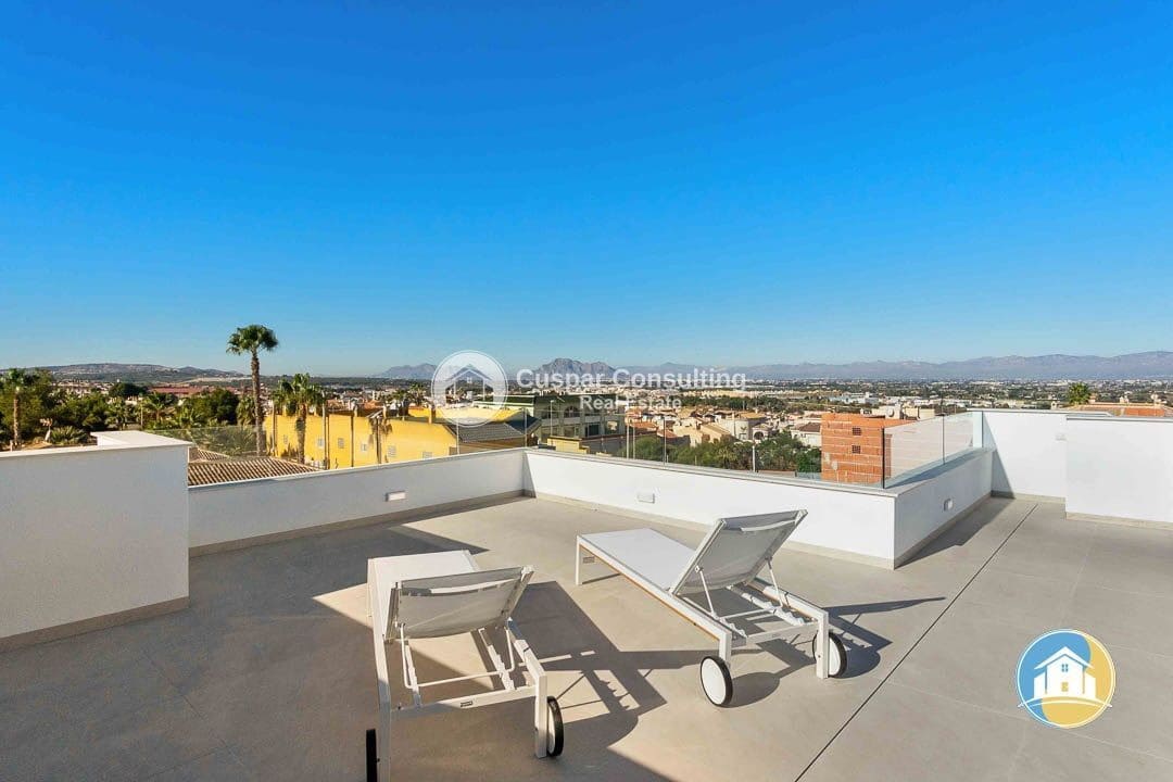 3 bedroom Villa for sale in Rojales with pool garage - € 549,000 (Ref: 9176978)