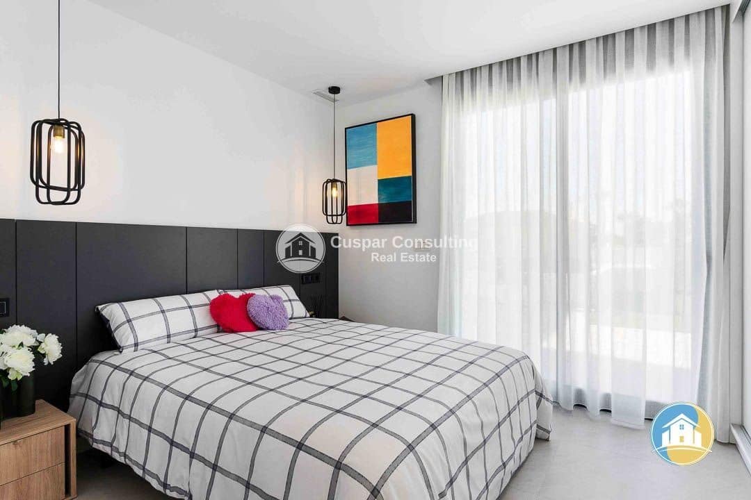 3 bedroom Villa for sale in Rojales with pool garage - € 549,000 (Ref: 9176978)