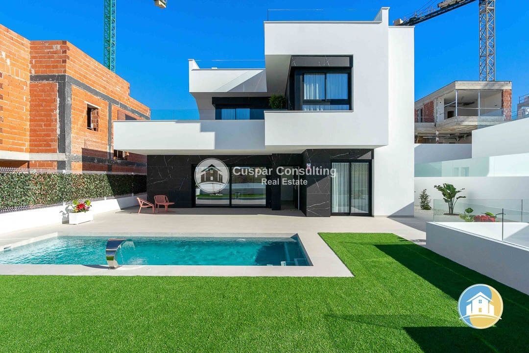 3 bedroom Villa for sale in Rojales with pool garage - € 549,000 (Ref: 9176978)