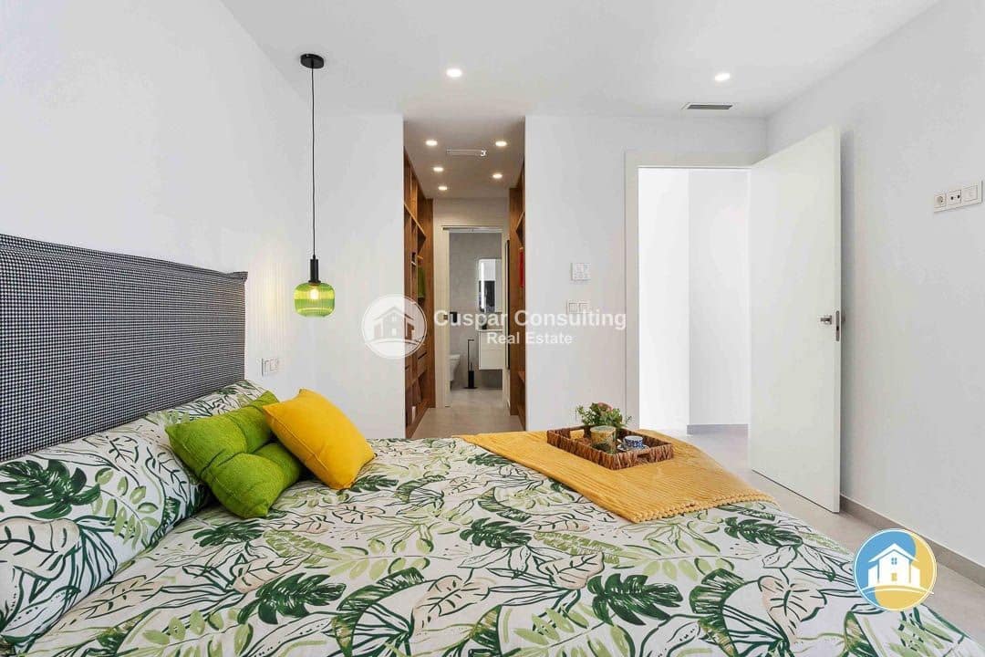 3 bedroom Villa for sale in Rojales with pool garage - € 549,000 (Ref: 9176978)