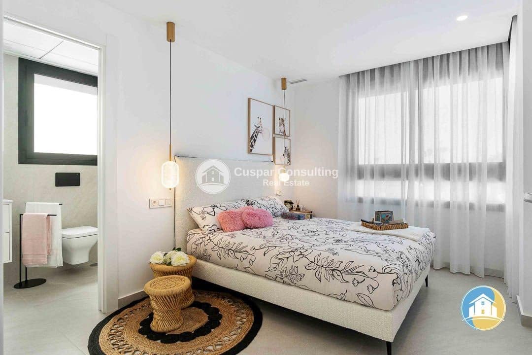 3 bedroom Villa for sale in Rojales with pool garage - € 549,000 (Ref: 9176978)