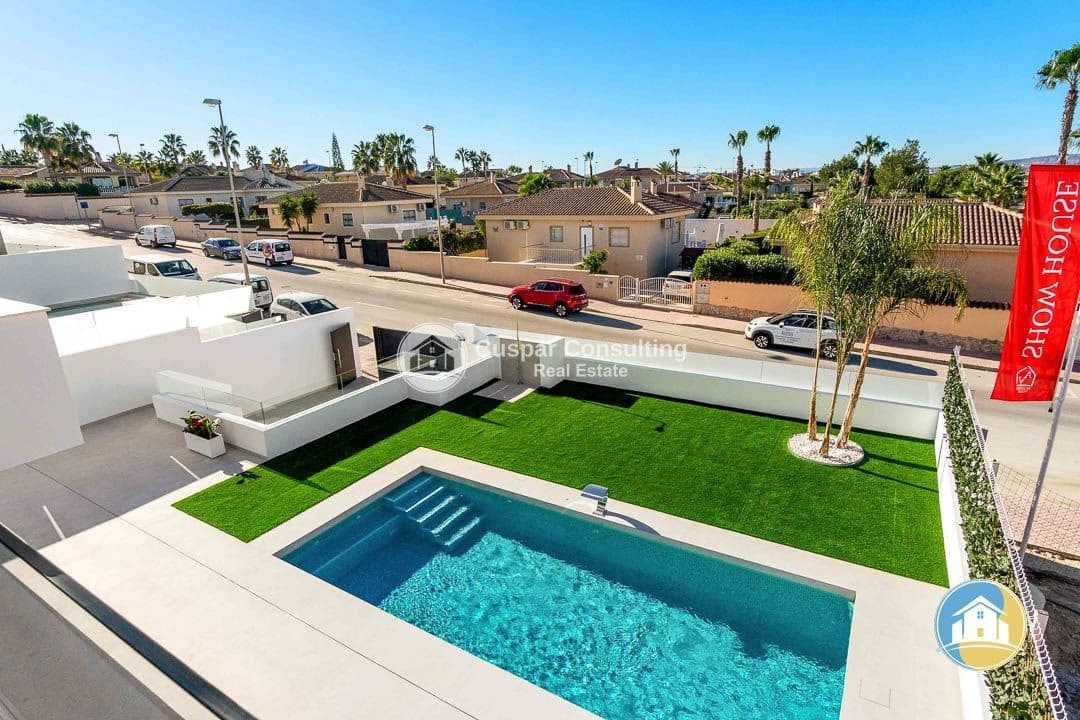 3 bedroom Villa for sale in Rojales with pool garage - € 549,000 (Ref: 9176978)