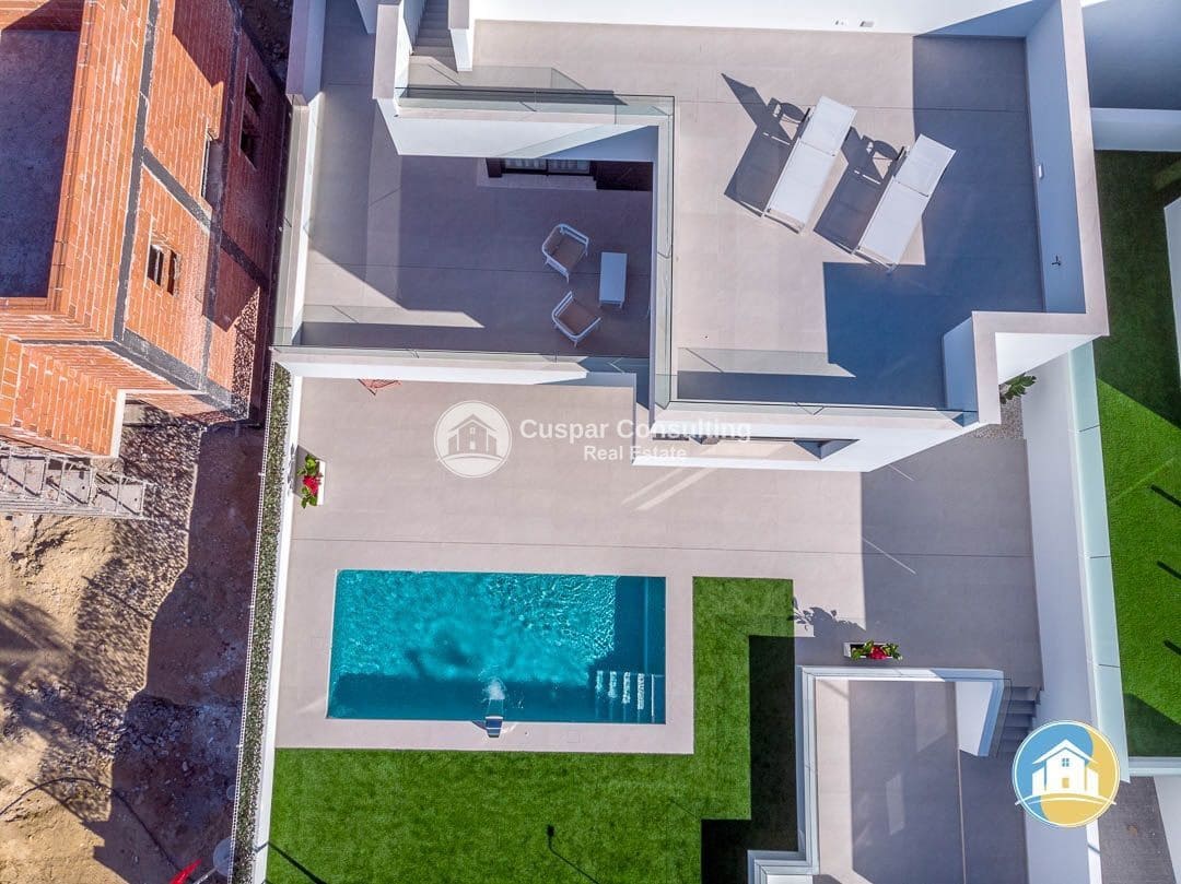 3 bedroom Villa for sale in Rojales with pool garage - € 549,000 (Ref: 9176978)