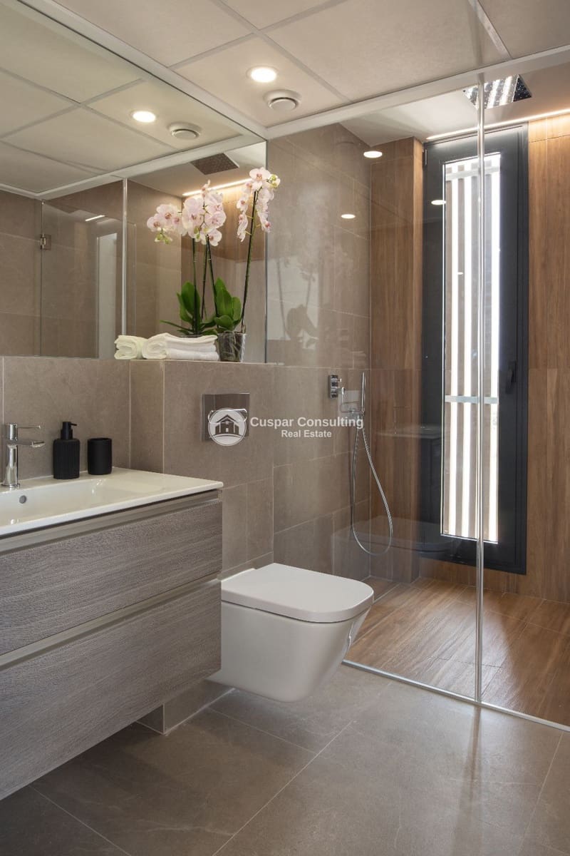 4 quarto Moradia para venda em Dehesa de Campoamor com piscina garagem - 1 060 000 € (Ref: 9182013)