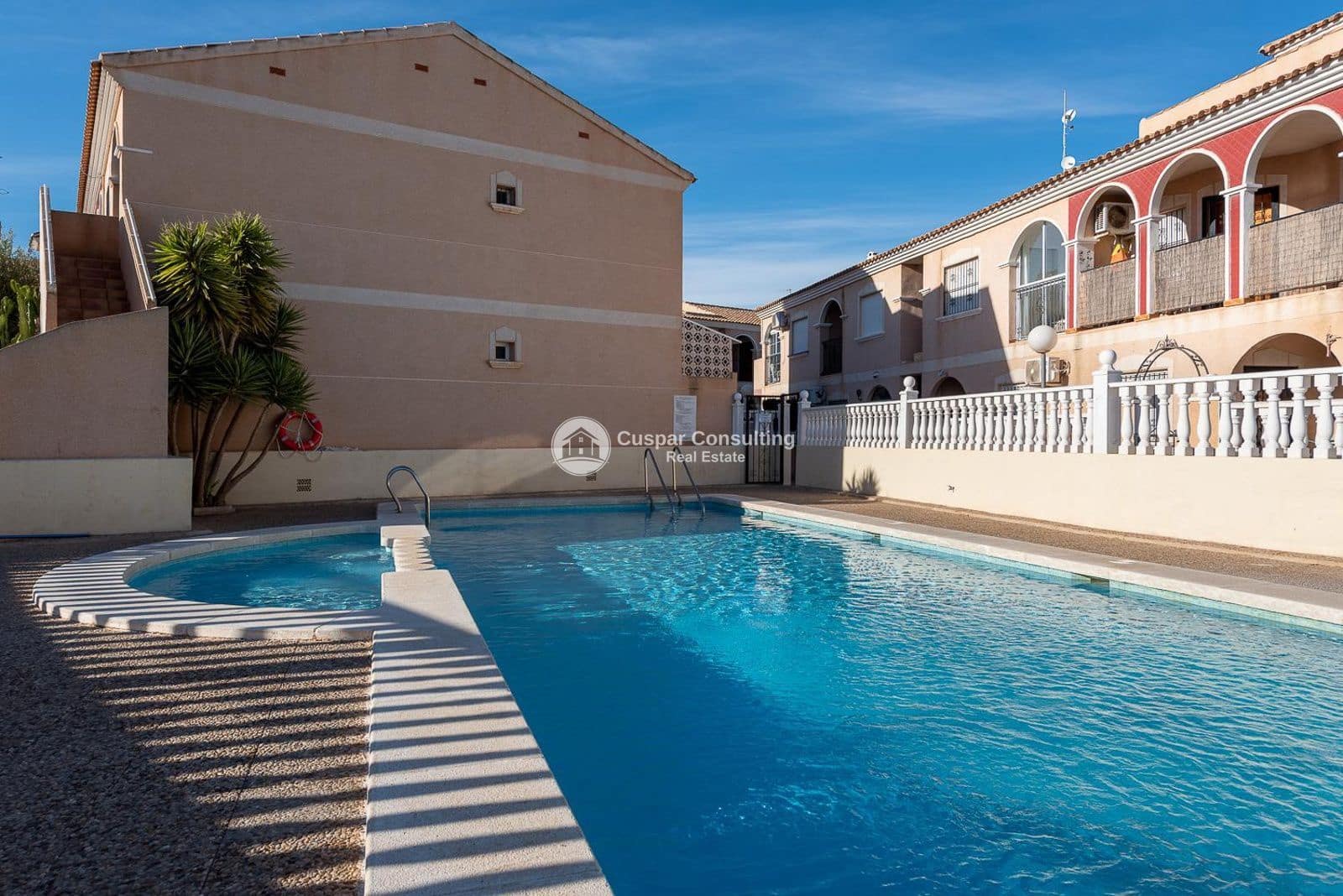 Piso de 2 habitaciones en La Zenia en venta con piscina - 159.900 € (Ref: 9357536)