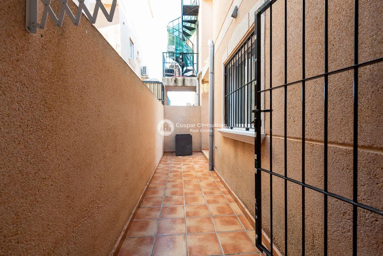 Piso de 2 habitaciones en La Zenia en venta con piscina - 159.900 € (Ref: 9357536)