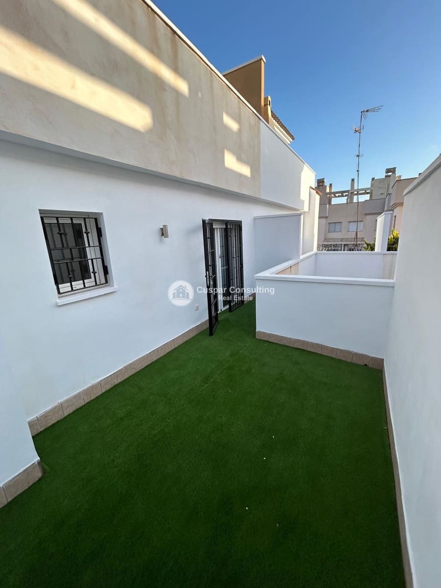 3 chambre Villa/Maison à vendre à Torre de la Horadada avec piscine garage - 378 000 € (Ref: 9388786)