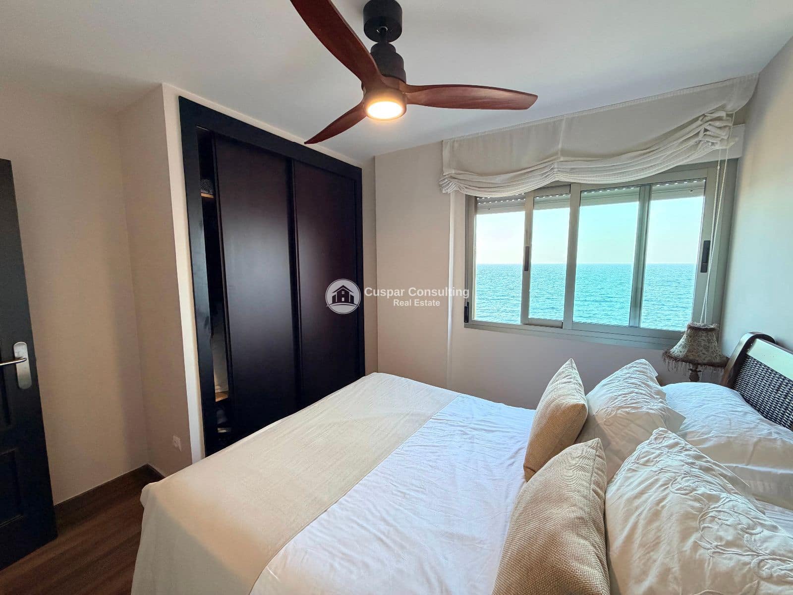 2 slaapkamer Flat te koop in La Manga del Mar Menor met zwembad garage - € 285.000 (Ref: 9397913)