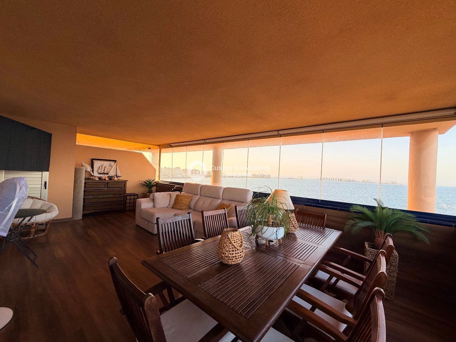 2 slaapkamer Flat te koop in La Manga del Mar Menor met zwembad garage - € 285.000 (Ref: 9397913)