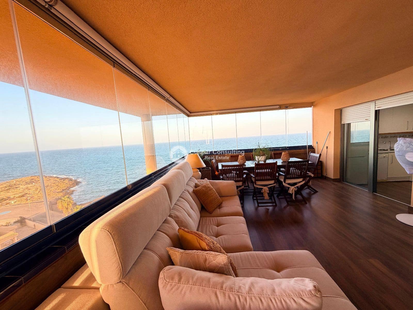 2 slaapkamer Flat te koop in La Manga del Mar Menor met zwembad garage - € 285.000 (Ref: 9397913)