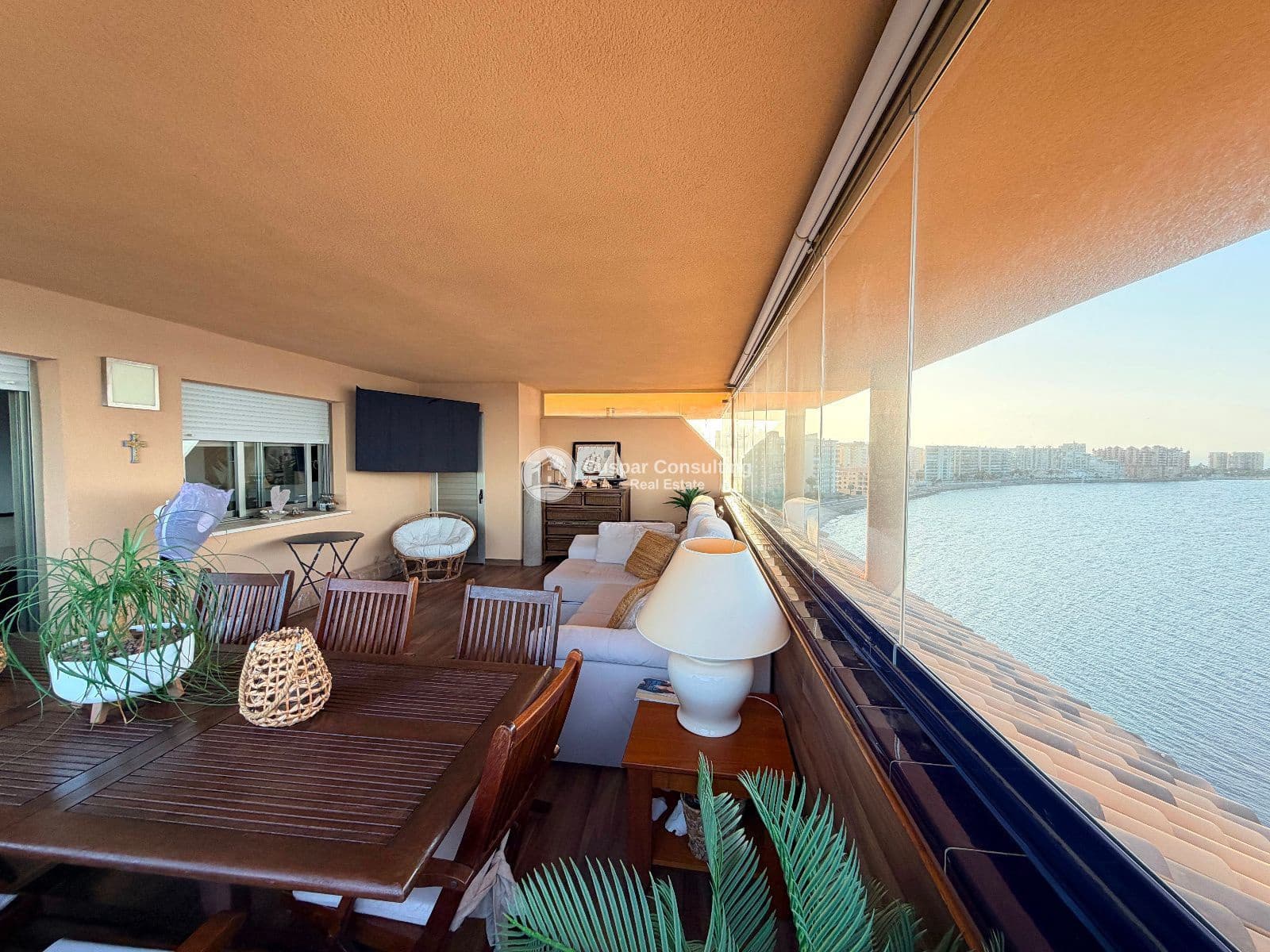 2 slaapkamer Flat te koop in La Manga del Mar Menor met zwembad garage - € 285.000 (Ref: 9397913)