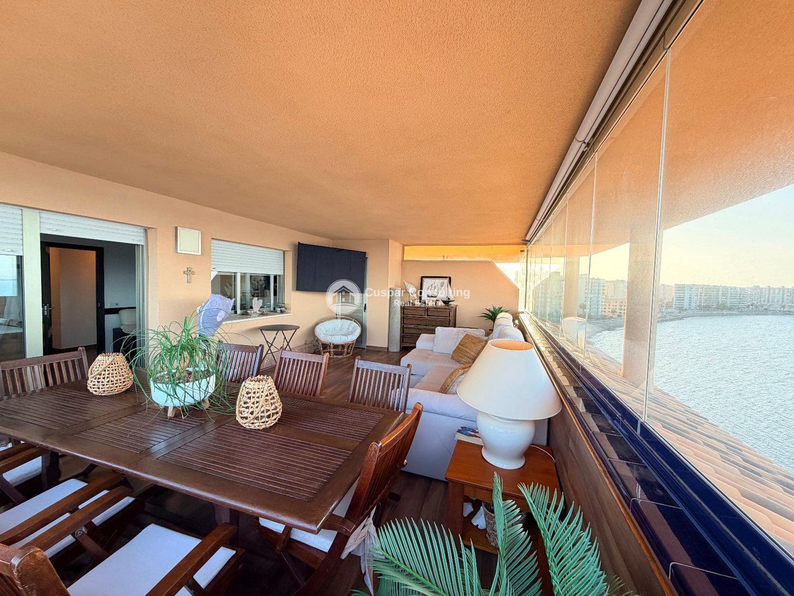 2 slaapkamer Flat te koop in La Manga del Mar Menor met zwembad garage - € 285.000 (Ref: 9397913)