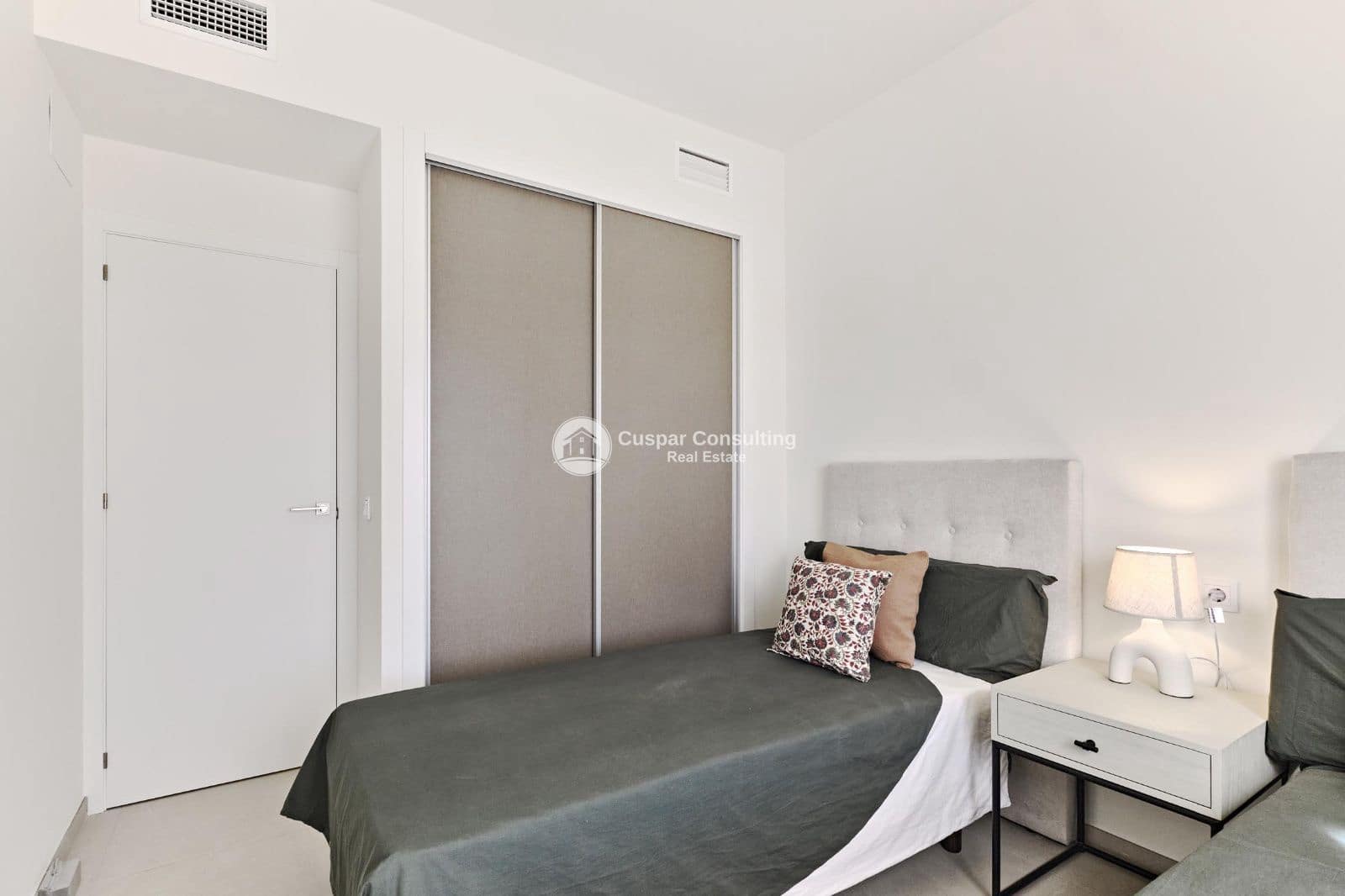 2 slaapkamer Penthouse te koop in Torrevieja met zwembad garage - € 410.000 (Ref: 9406056)