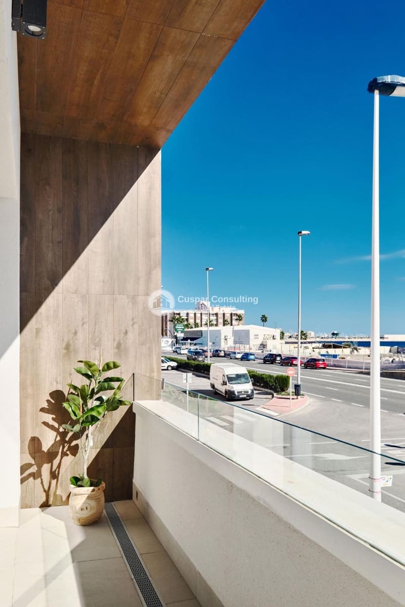 2 slaapkamer Penthouse te koop in Torrevieja met zwembad garage - € 410.000 (Ref: 9406056)