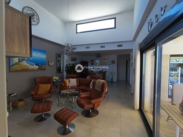 2 makuuhuone Huvila myytävänä paikassa Daya Nueva mukana uima-altaan 
autotalli - 359 000 € (Ref: 9409978)