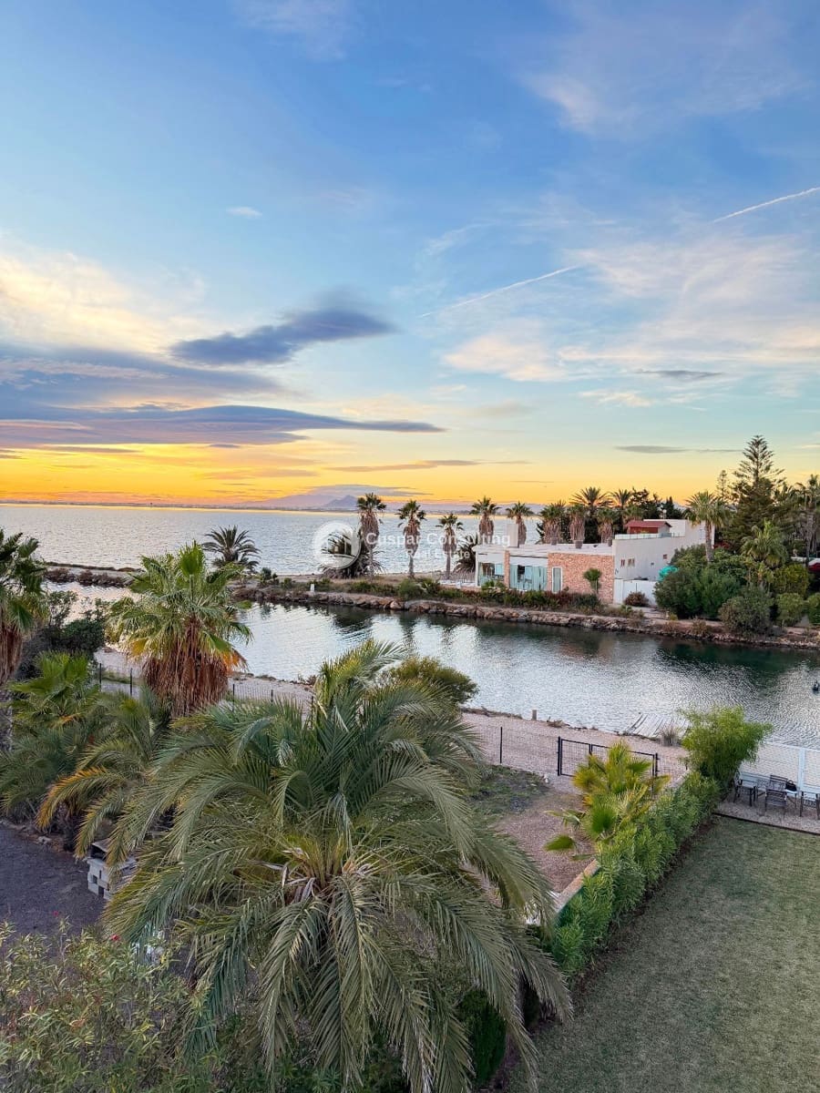 5 soverom Villa til salgs i La Manga del Mar Menor med svømmebasseng garasje - € 675 000 (Ref: 9443754)