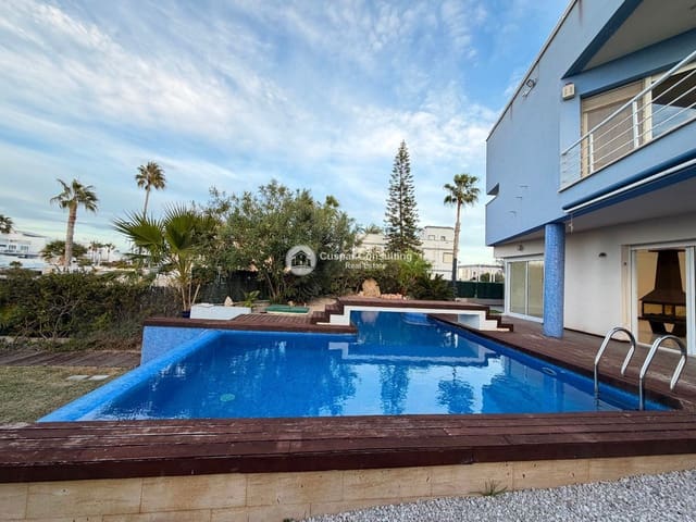 5 quarto Moradia para venda em La Manga del Mar Menor com piscina garagem - 675 000 € (Ref: 9443754)