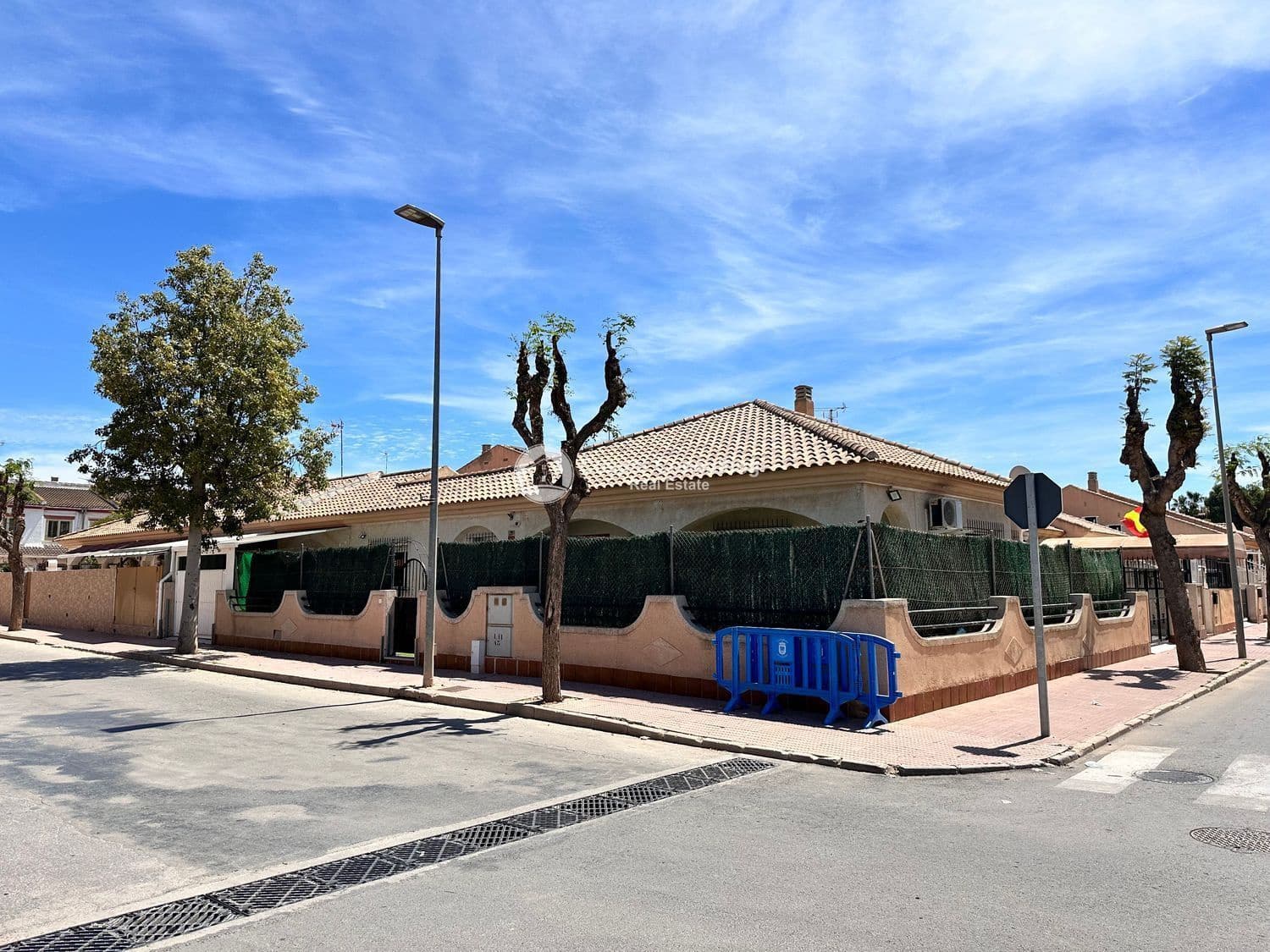 3 bedroom Villa for sale in Los Alcazares with garage - € 185,000 (Ref: 9494679)