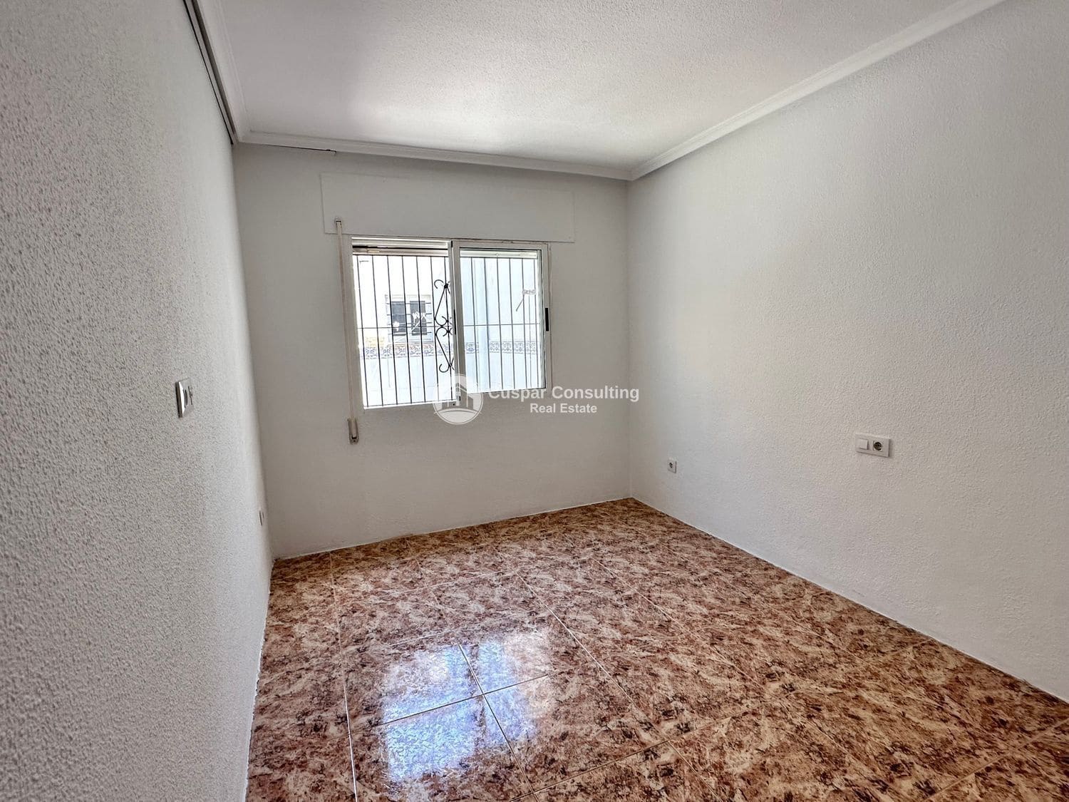 3 bedroom Villa for sale in Los Alcazares with garage - € 185,000 (Ref: 9494679)