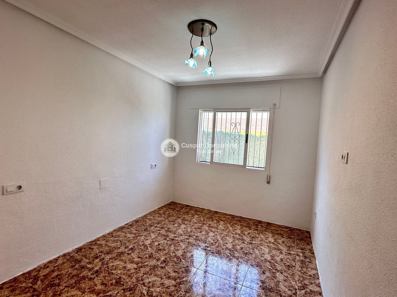 3 bedroom Villa for sale in Los Alcazares with garage - € 185,000 (Ref: 9494679)