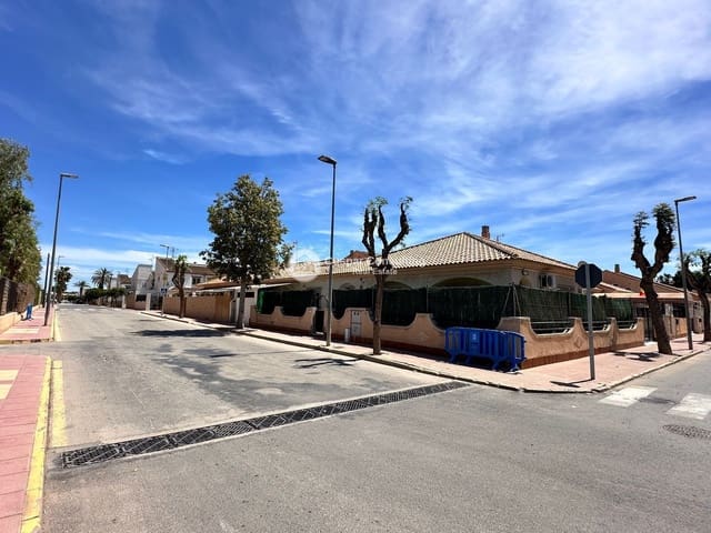 3 soveværelse Villa til salg i Los Alcázares med garage - € 185.000 (Ref: 9494679)