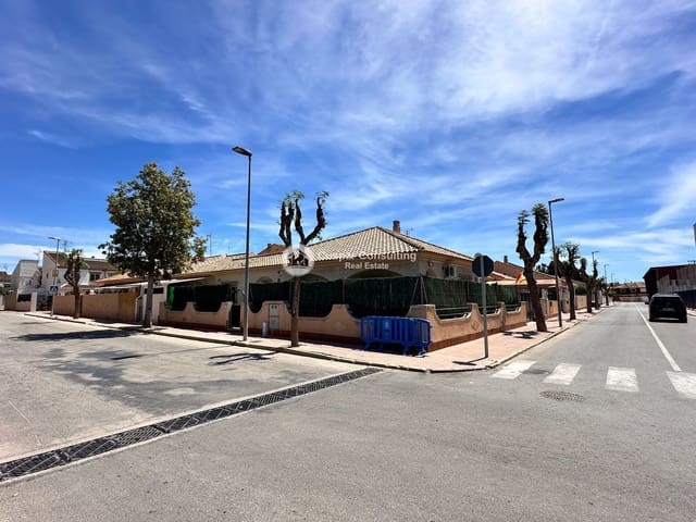 3 soveværelse Villa til salg i Los Alcázares med garage - € 185.000 (Ref: 9494679)