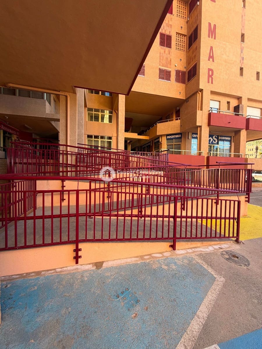 3 slaapkamer Flat te koop in La Manga del Mar Menor met zwembad - € 170.000 (Ref: 9497926)