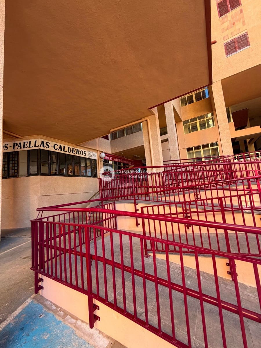 3 slaapkamer Flat te koop in La Manga del Mar Menor met zwembad - € 170.000 (Ref: 9497926)