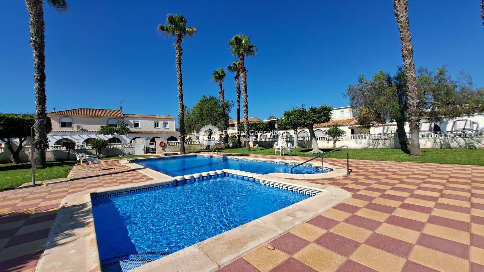 4 Zimmer Villa zu verkaufen in Los Narejos mit Pool - 298.000 € (Ref: 9603621)