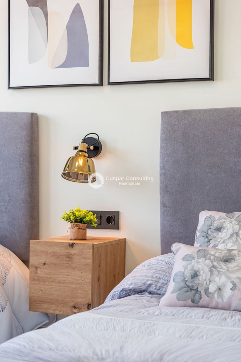 Ático de 2 habitaciones en Torrevieja en venta con piscina - 315.000 € (Ref: 9635154)