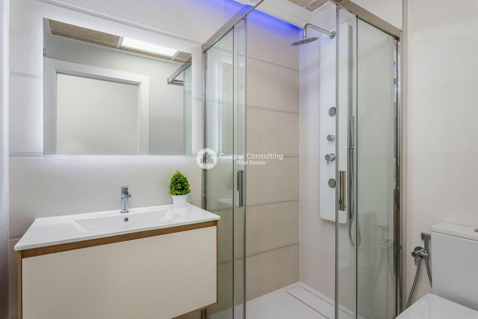 Ático de 2 habitaciones en Torrevieja en venta con piscina - 315.000 € (Ref: 9635154)